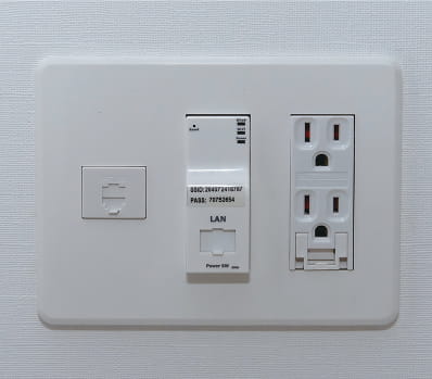 マルチメディアコンセント